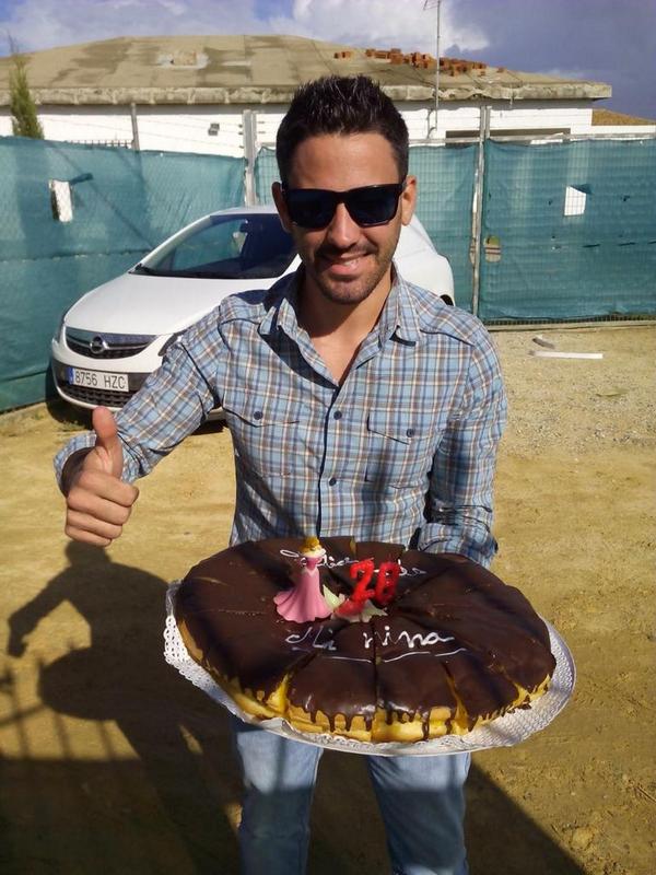 Rubi7ss's tweet photo. mis Buenas noches van xra mi @abegines7 !!! gracias x la sorpresa rodeada de muy buenos amigos! #tab http://t.co/GE6ELAGgn7