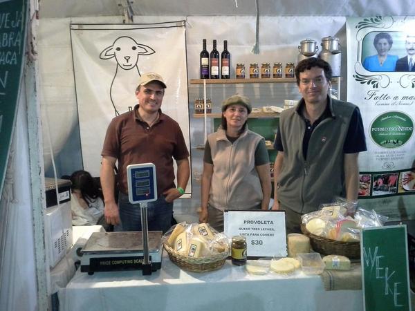 UribeOctubre's tweet photo. Mas de nuestra gente #uribefest http://t.co/72gesBn5vD