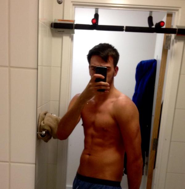 DarkNightLifts's tweet photo. Dreading losing definition during bulk #fitfam #mruniversity #bulking http://t.co/j5C6MHM5Ec