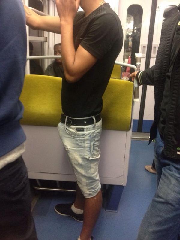 "@PixSexy: " en el metro mmmm rico el men va bien puesto.