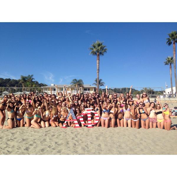 CalPolyAlphaPhi's tweet image. We had an amazing day beach bonding with the babes 🌴☀️🌊 #SunsOutGunsOut #AΦ #DreamToBePhi #AOE #NewMemberRetreat