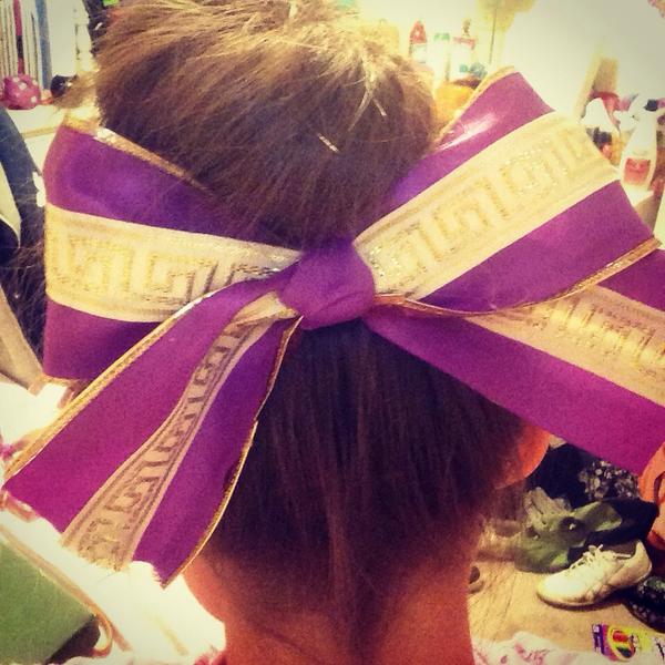 WontSayItMeg's tweet photo. My writer made a me-inspired bow! http://t.co/ZrwAclc15s