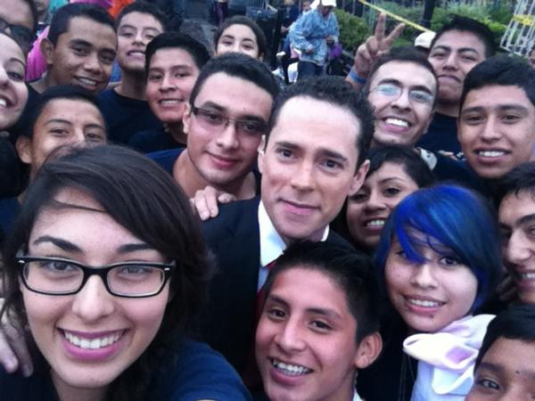 OskarDur's tweet photo. "Con María a las Misiones" Misioneros de Guadalupe!!! #Romeria2014  con @azteca_mendiola . http://t.co/cpjYPdNnnj