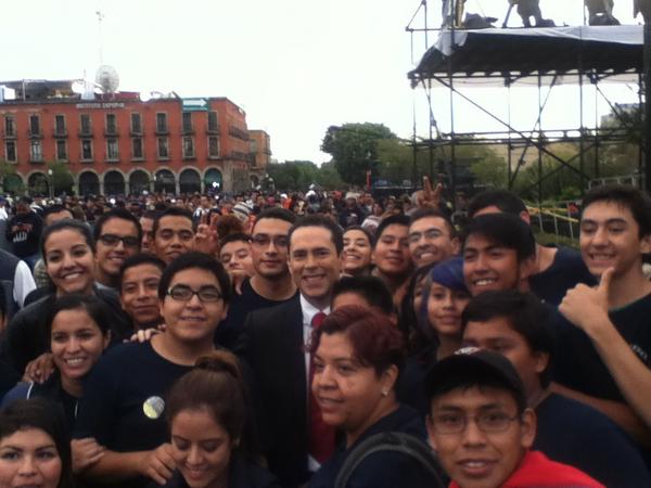 OskarDur's tweet photo. "Con María a las Misiones" Misioneros de Guadalupe!!! #Romeria2014  con @azteca_mendiola . http://t.co/cpjYPdNnnj
