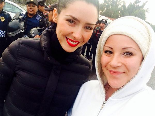 AriDiazz's tweet photo. @yetzabeth314: Xq es más bella en persona y más bella la hace ser tan sencilla en el #ccp2014 @AriDiazz http://t.co/IB9nAjOYBl”//q linda 😘