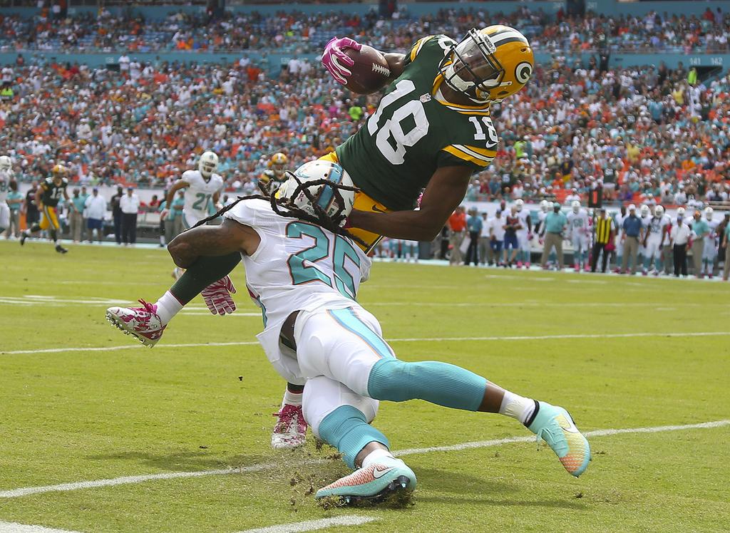 Nfl players wearing soccer cleats top