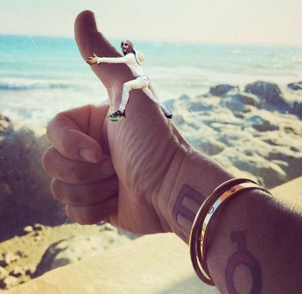 karinauhova's tweet photo. And the story goes on.. #JaredHugginLeto @JaredLeto http://t.co/n4ttpRoJtb