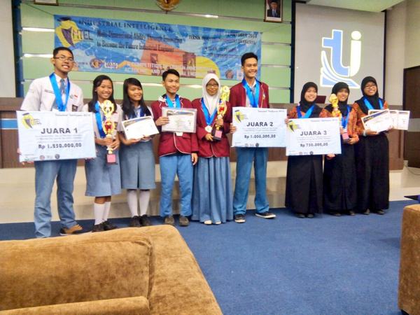 Selamat para pemenang @IntelUB2014 . Juara 1 SMAN 01 Batu, juara 2 SMAN 01 Gresik, juara 3 SMAN 03 Malang. Awesome!