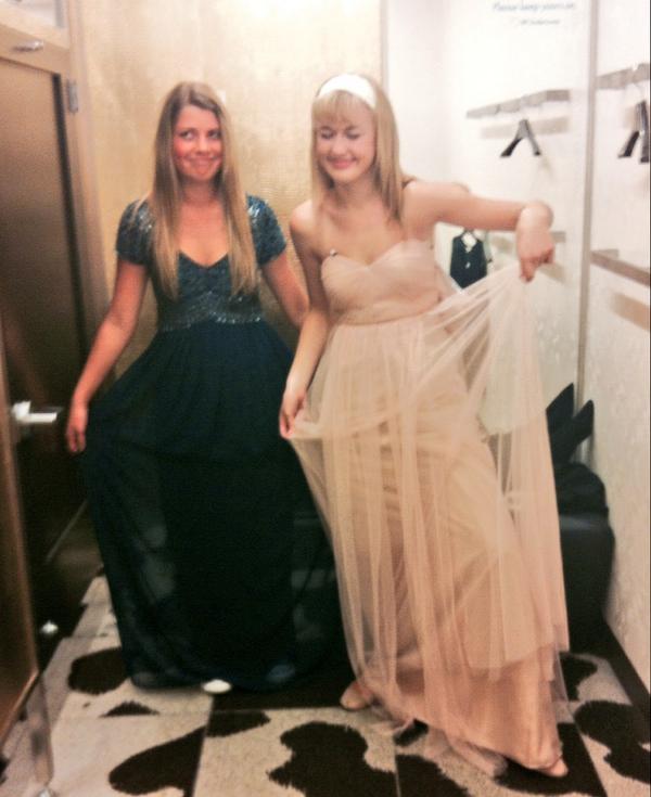 Desmond_Mary's tweet image. Gonna be the biggest babes at #homecoming2k14 ❤️ #ohdang