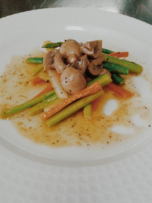 kiiimkaren's tweet photo. Veggie overload #primlab http://t.co/WwDfPuJ0EQ