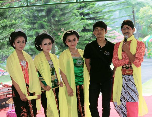 RyanDhamara's tweet photo. Terimakasih para pekerja seni Banyumas :) http://t.co/ksCcQHh8AH
