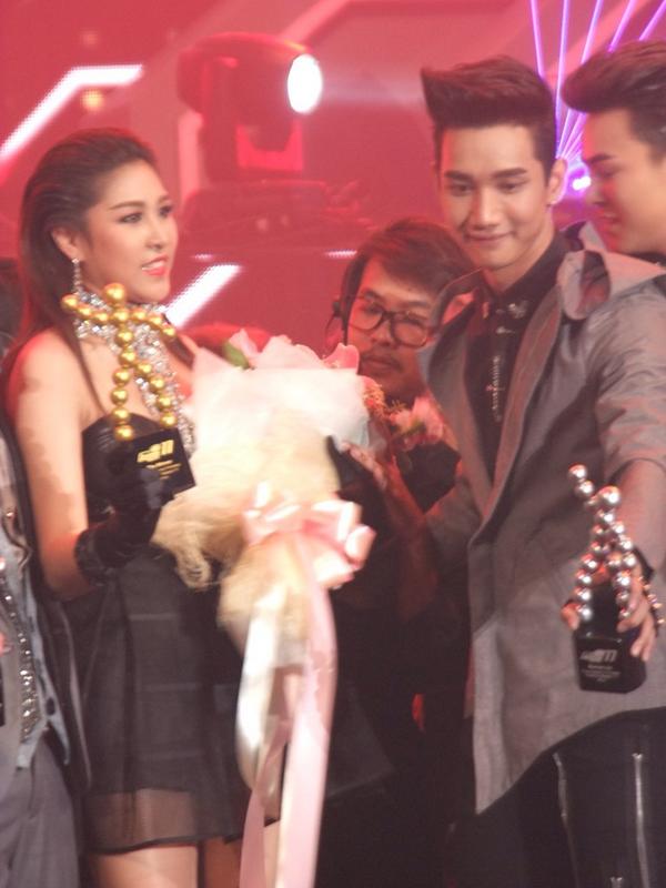 ppaiizaxxiii's tweet photo. แม็ค เอม #งานดอง #AF11Final @Aimsatidaaa @MagicSpellz2 #AF11 http://t.co/xxZk9mMXTH