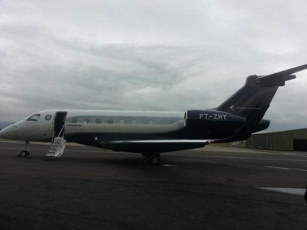 flyingdavidt's tweet image. Now that's a clean cockpit! Bumped into the #Legacy500 in #Glasgow (not literally)