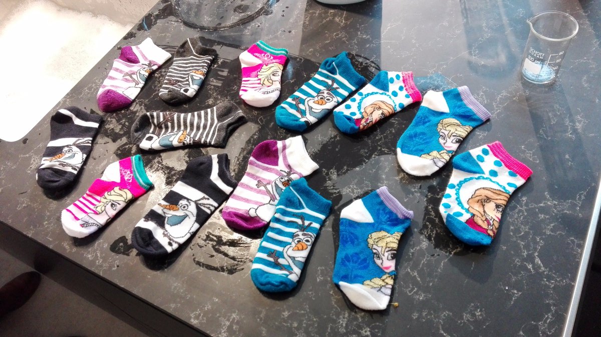 elblogdetubebe's tweet photo. ¡Ninguno de los #calcetines con lejía #Neutrex se destiñó! 😱 Eso si, hay que mirar siempre las etiquetas antes 👉 #YoTambienConfioEnLaLejia 👌 https://t.co/WWEYaLxAPB
