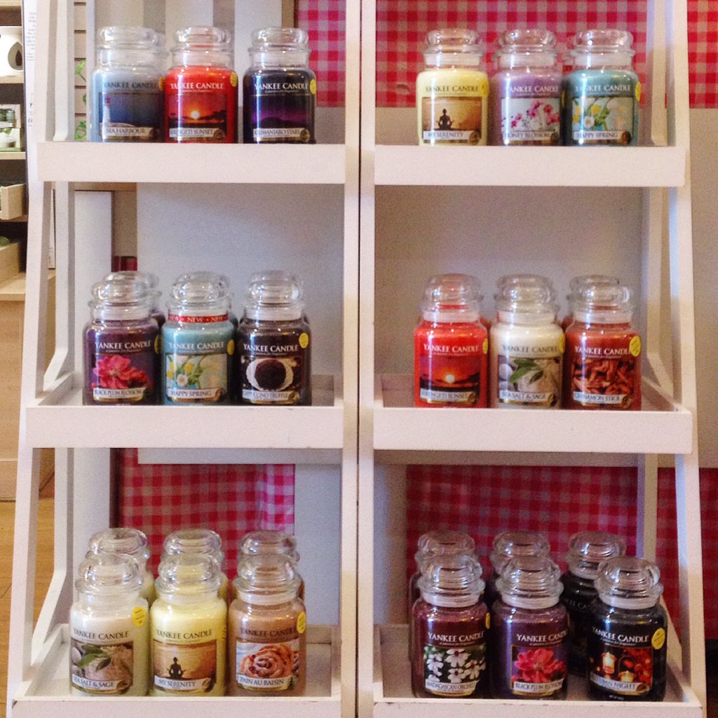 ShopYankeeMan's tweet photo. Grab it now For limited time only, 2 for £30 on selected large jars! Whole saving an incredible £13.98! #shopyankee https://t.co/pmjIMWNqk2