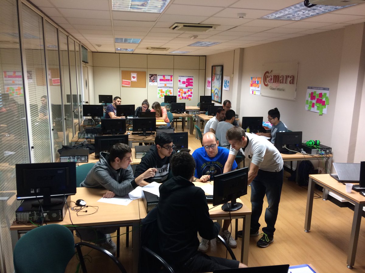 Javierjimenezgc's tweet photo. Trabajando en equipo para Taller #UX #Prototipado #DITEC2017 #Canarias @FundacionIncyde @opinno https://t.co/jxSafVtZUh