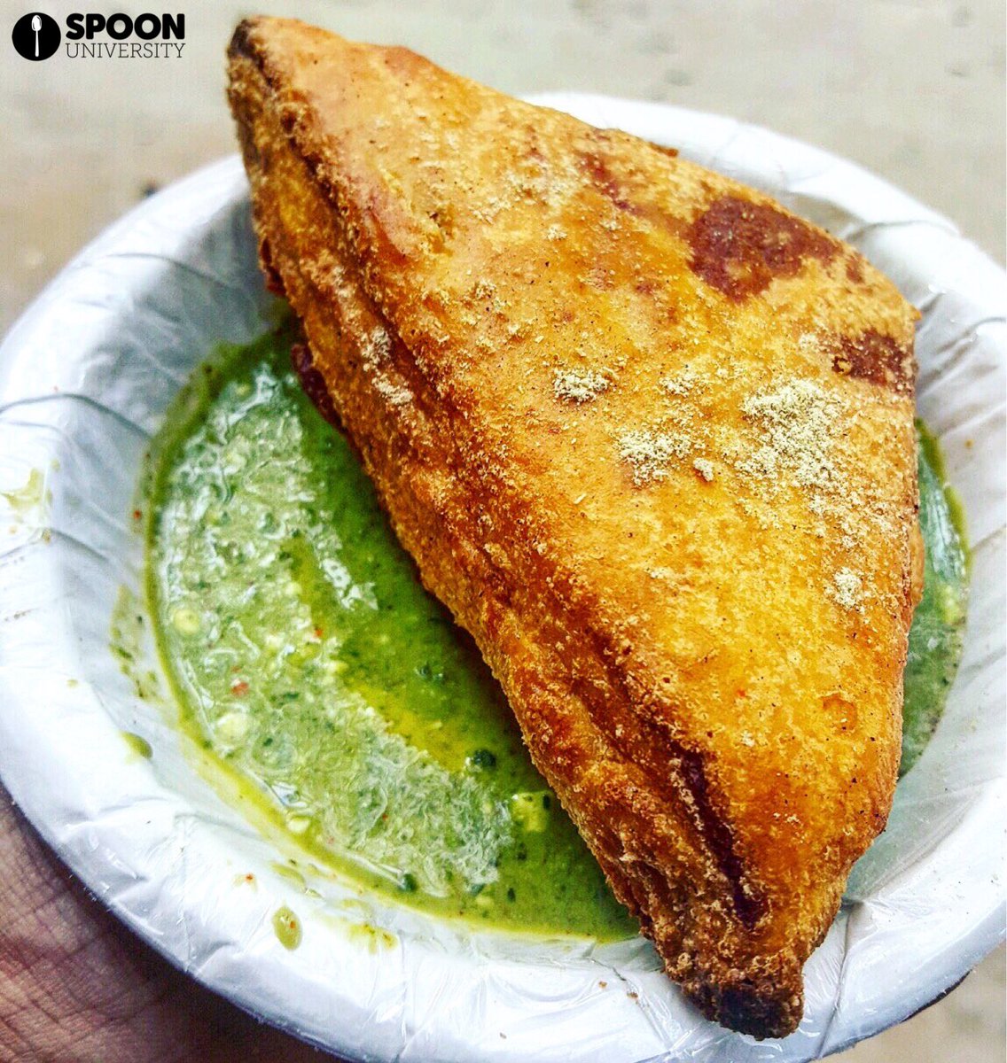 Snacking this evening with some crispy Paneer Bread Pakora and Chutney from Hansraj canteen.
Photo by Vishesh Monga