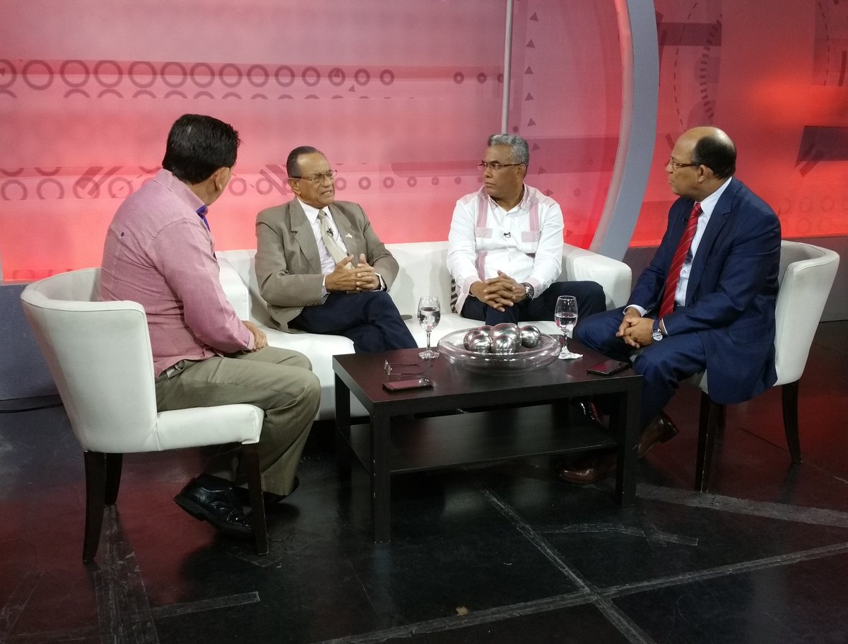 resumenmatinal's tweet photo. #AHORA Inició a la entrevista con el sindicalista Gabriel del Río Doñé. 
Sintoniza ahora por el @canal25 @mediospanorama  @DarioMedranoR https://t.co/IWQvc3fAWN