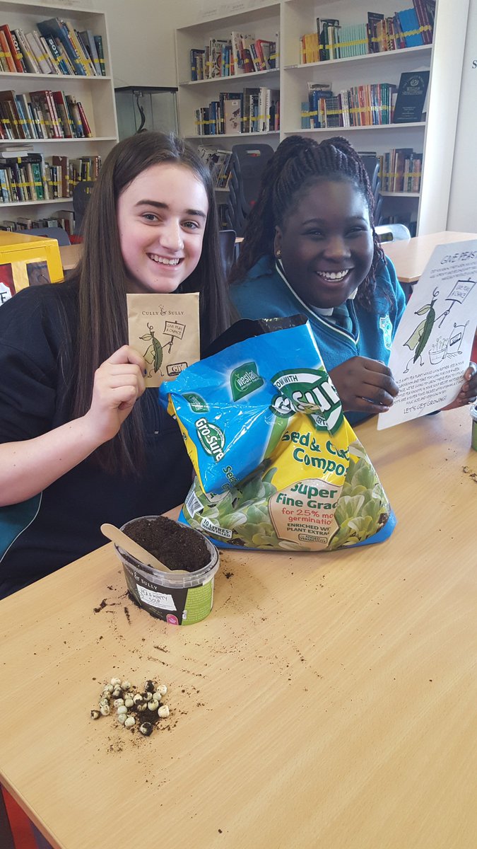 stpaulsg's tweet photo. 1st Years busy with their peas! #Pea144 #ReciPEAForSuccess @cullyandsully https://t.co/iY7ST0AFc8