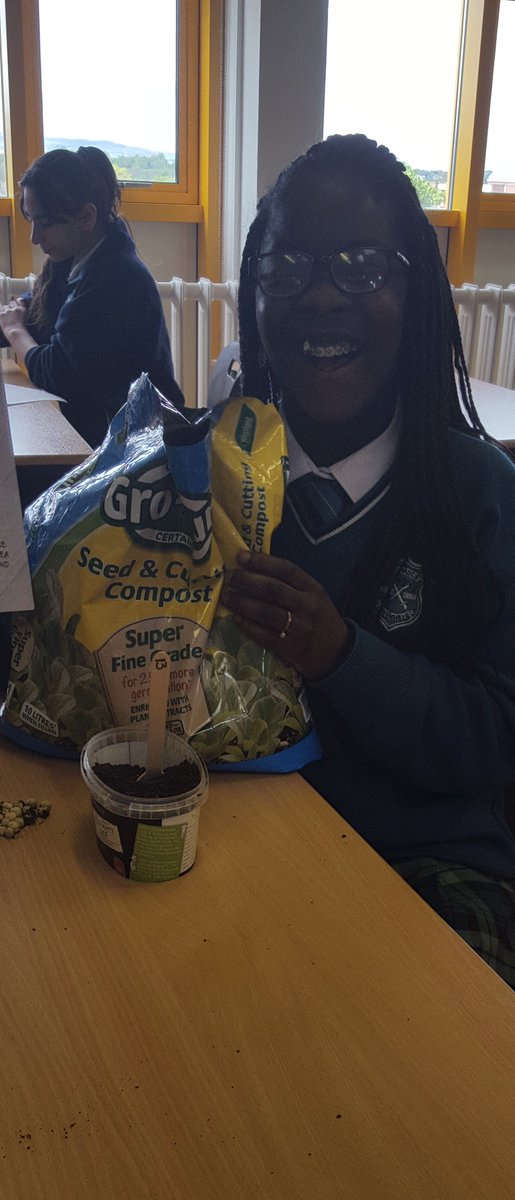 stpaulsg's tweet photo. 1st Years busy with their peas! #Pea144 #ReciPEAForSuccess @cullyandsully https://t.co/iY7ST0AFc8
