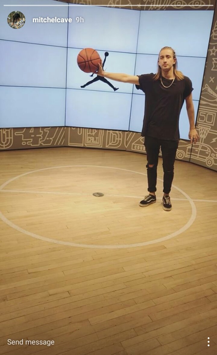 atlanticstuff's tweet image. look at the next basketball star on mitchel's instastories 🏀