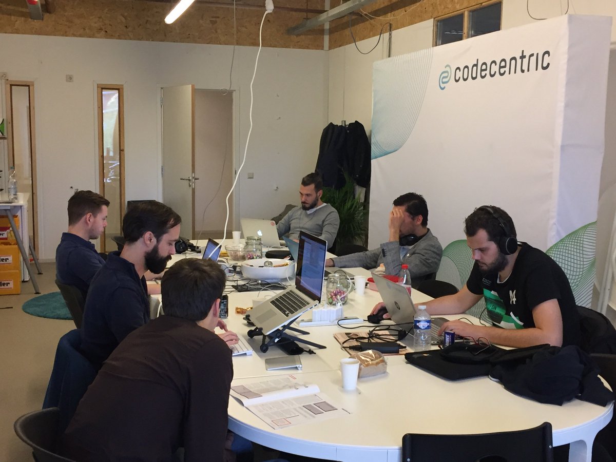 codecentric_nl's tweet image. Voor de afwisseling is vandaag onze #DevThursday in @B__Amsterdam. De hele dag werken aan kennisontwikkeling. #Java #MicroServices #fun