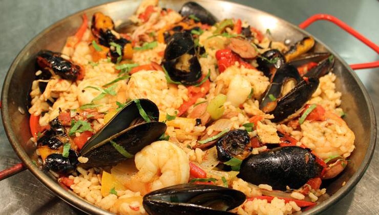 SeizeTheWeekday's tweet image. BYOB with no corkage fee for wine at @GoodLuckROC and @OxAndStone tonight. Match a bottle with the GL burger or Ox paella.