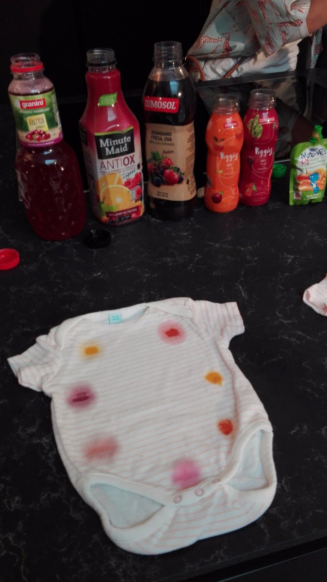 elblogdetubebe's tweet photo. 😱 Un body de bebé con manchas de #zumos. ¿Conseguirá la #lejía #Neutrex eliminarlas todas? @Henkel @Espaciomood #YoTambienConfioEnLaLejia 👌 https://t.co/aCcCkVhasg