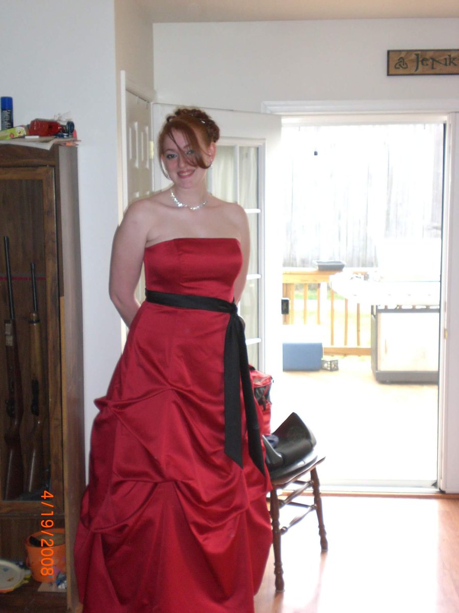 redhead130's tweet photo. @JSS98Rock I opted to not look like a skank 😂 #prom2008 https://t.co/QlnVxnR0v9