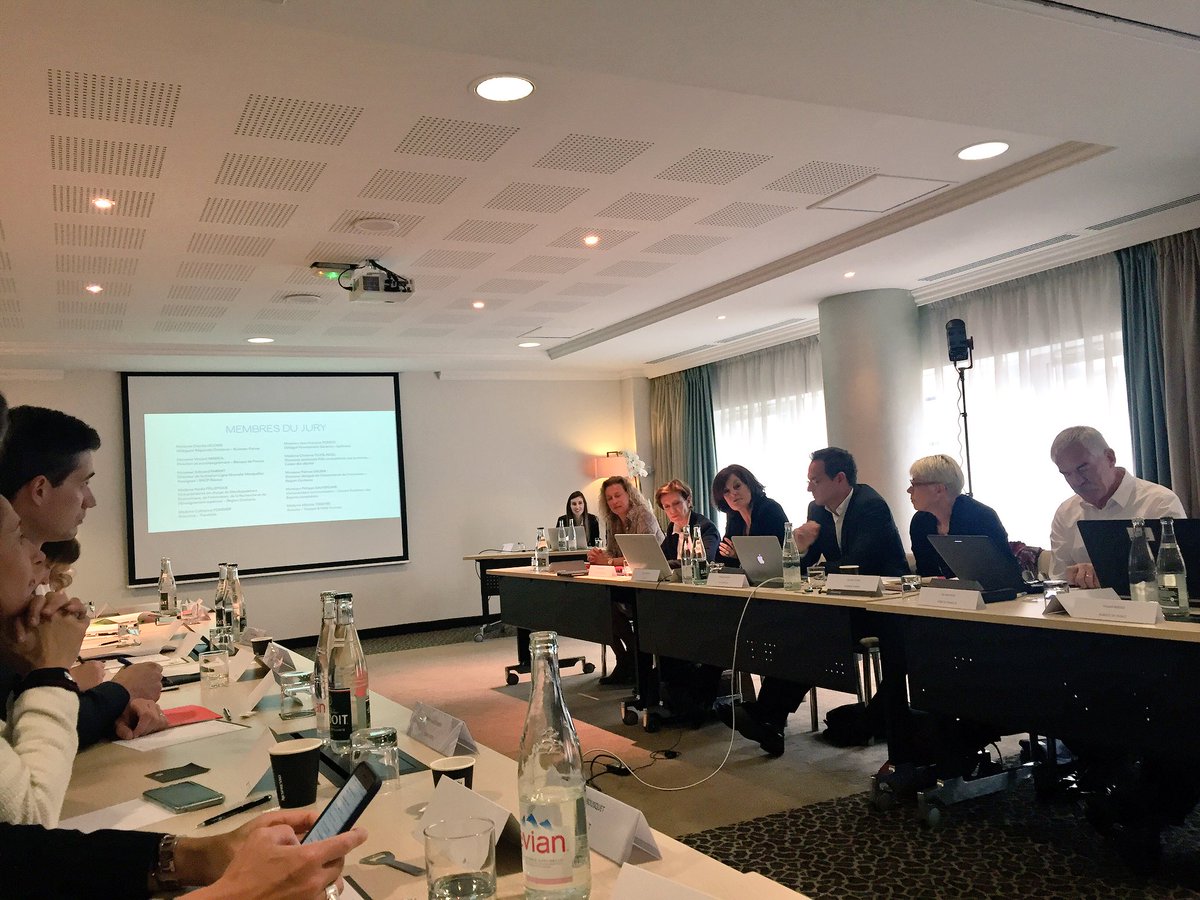 JBenabdillah's tweet photo. J'ai le plaisir de participer au jury de La Tribune Women's Awards qui met à l'honneur l'#entrepreneuriat au féminin en région.
#LTWA2017 https://t.co/WoRMgUSJfS