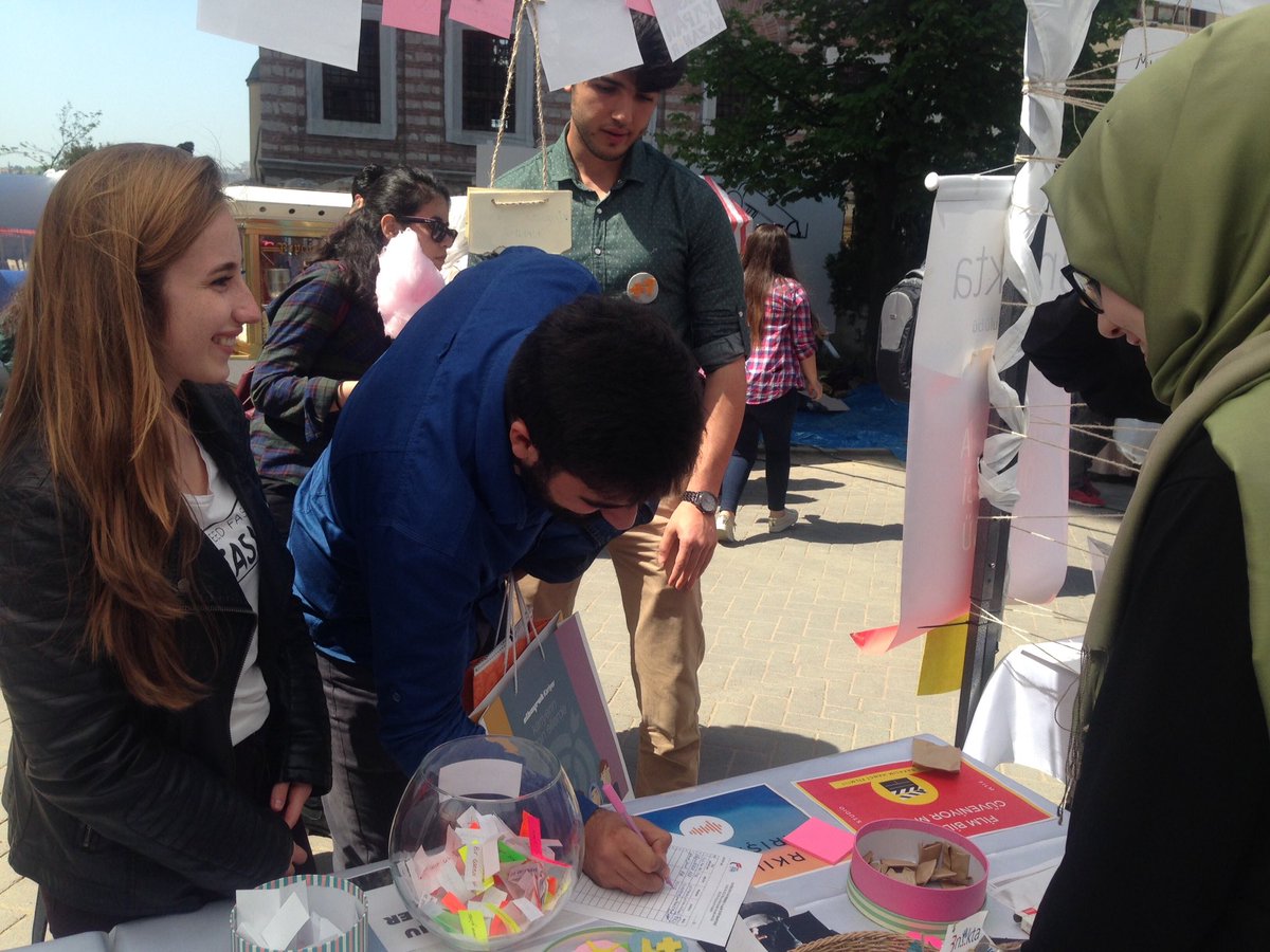 Bizleri yalnız bırakmayan dostlarımıza, desteğini esirgemeyen <a href="/fsmkariyer/">FSM KARİYER MERKEZİ</a> ve @SksFsmvu çokca teşekkür ederiz.