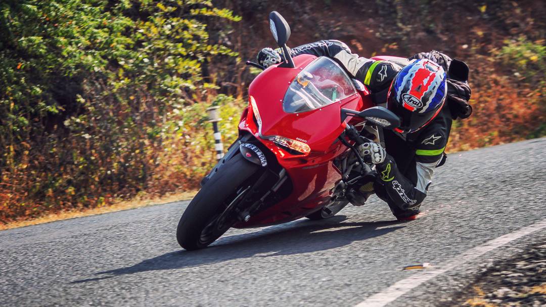 Sagarsheldekar's tweet photo. Not much to say.. just running late for work.. @pd_official #GameOfPerformance @ducati_india #959 #Panigale #Ep3 https://t.co/AbtiG2hQgL https://t.co/DLVe5nEXXU