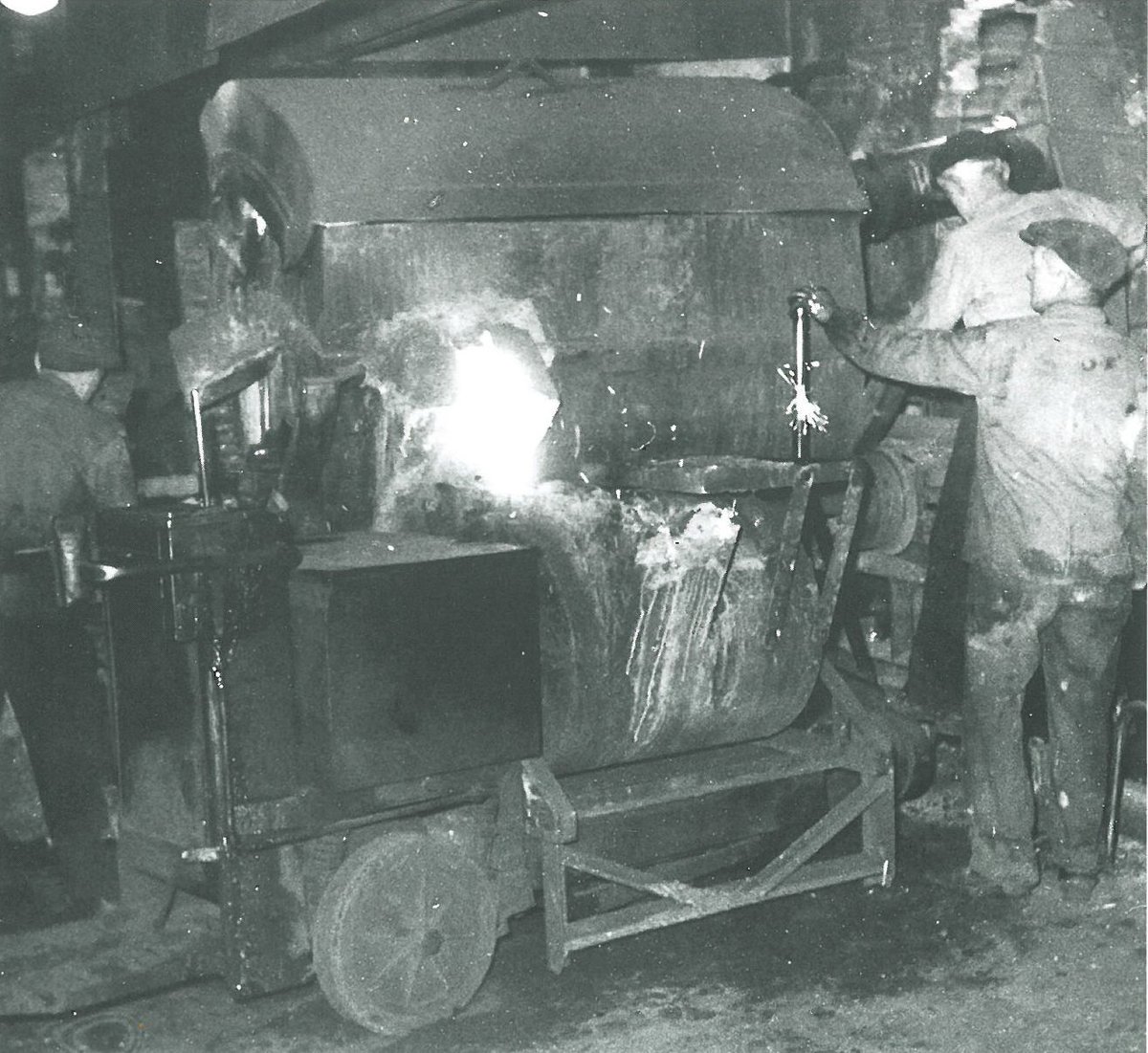 The production in 1959 looked a bit different. Here it's Christiansen, Isaksen and Lauridsen at work 58 years ago #tbt #madeindenmark #iron
