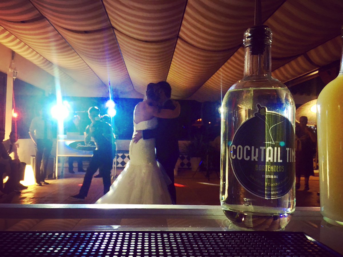 CocktailTimeBar's tweet photo. We've already started the #WeddingSeason at #CocktailTimeByGerardRuiz 😉🍸🍹#GerardRuiz#CocktailTime https://t.co/IdjBTm4b6h