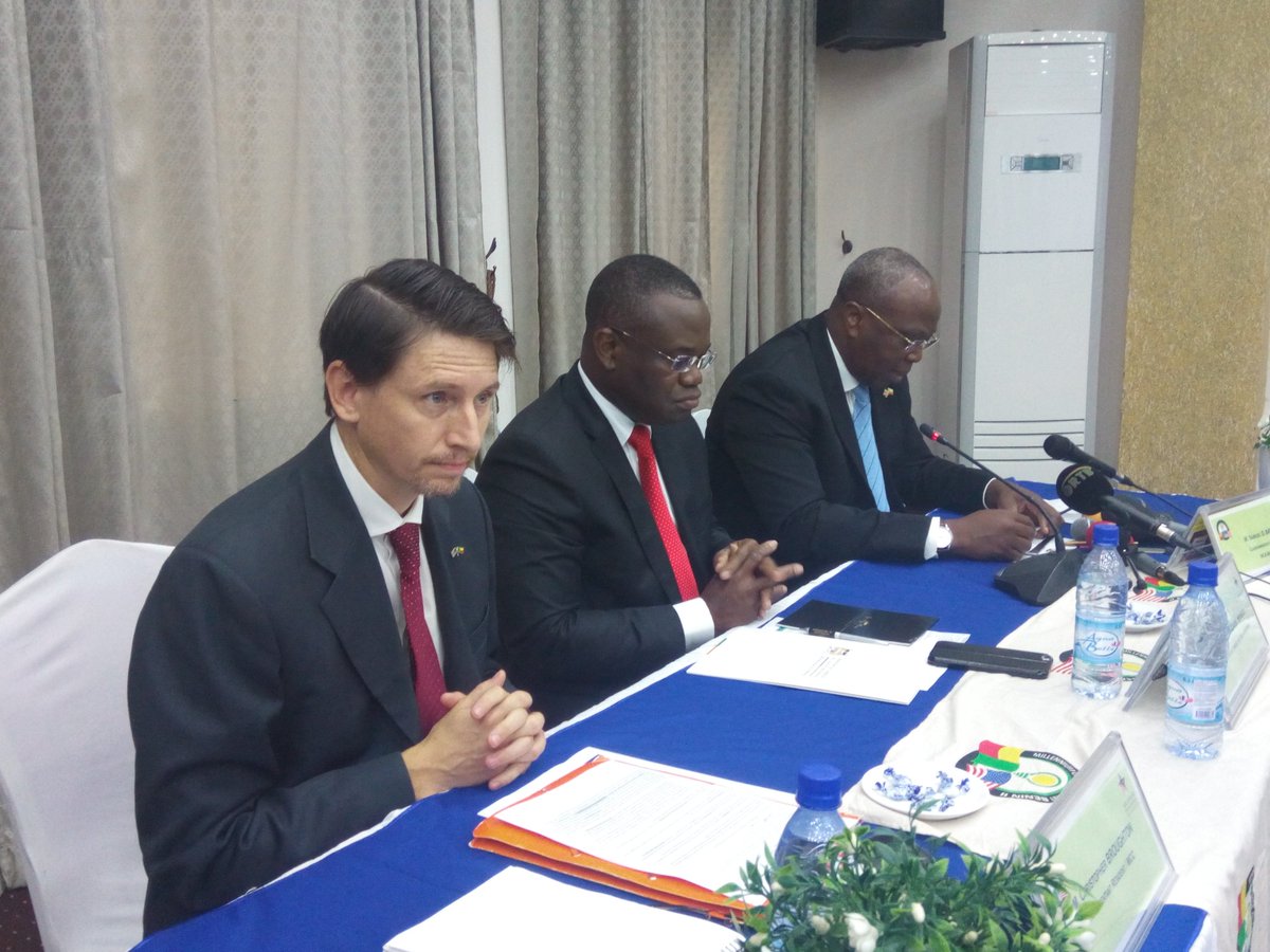 AtmanBOUBA's tweet image. A l'atelier de lancement de #Ocef du #MCA avec @AwanabiI92 #wasexo #Team229 #Benin