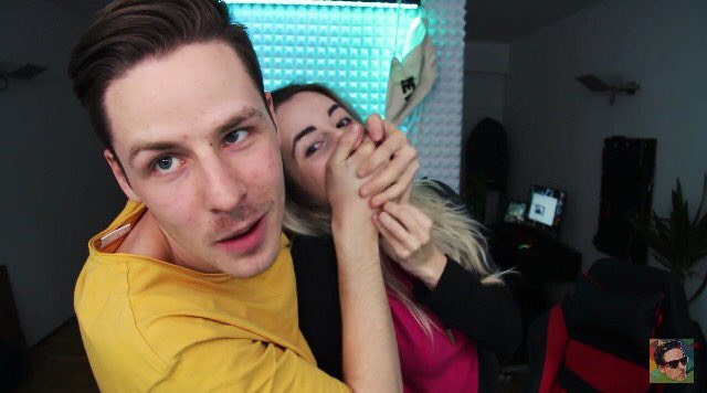 rewilacht's tweet photo. Rewi lacht, weil er endlich Jodie vergewaltigen kann.

Bild von @emi_melli9 https://t.co/8vTDrW7Y8p