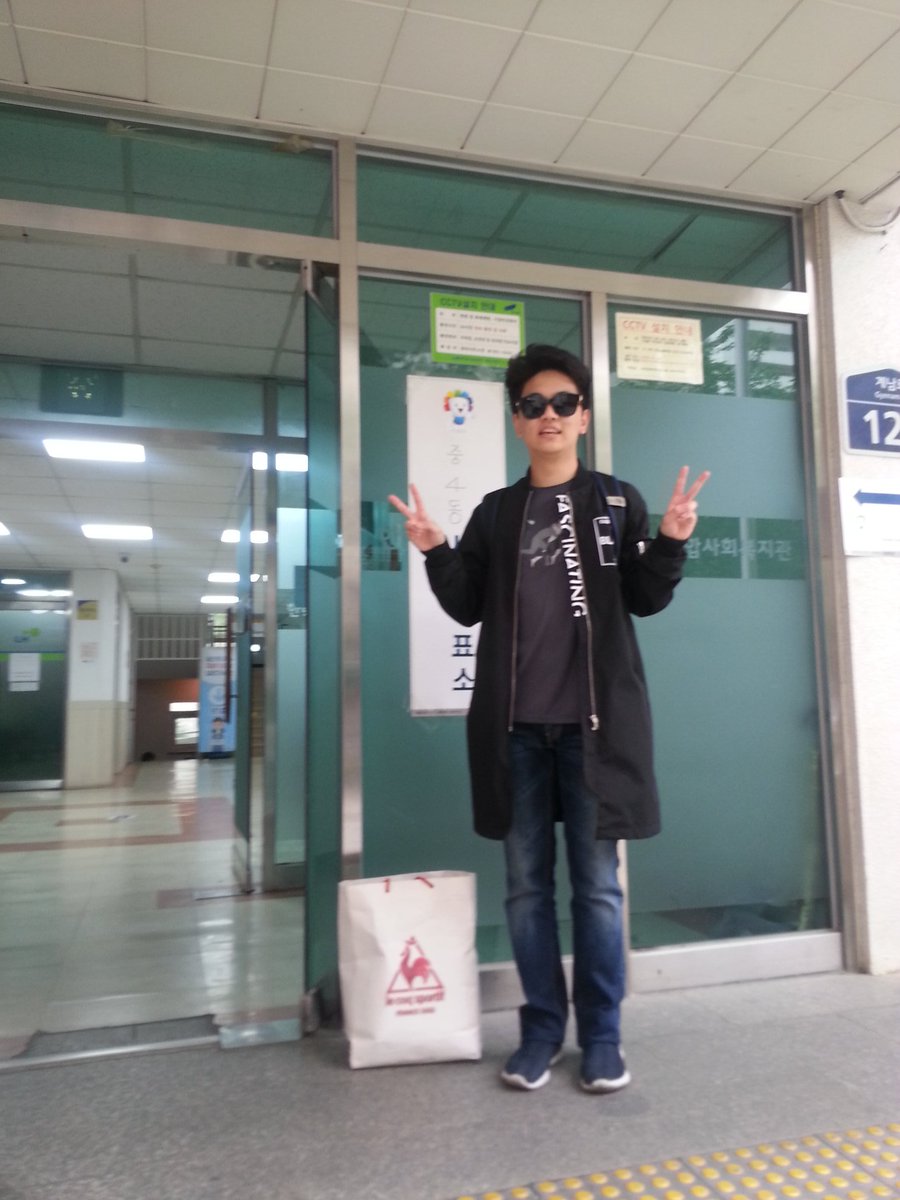 방금 중4동 투표소에서 투표했습니다.
절대로 4번 아니고요
4번+2번=2번 홍준표