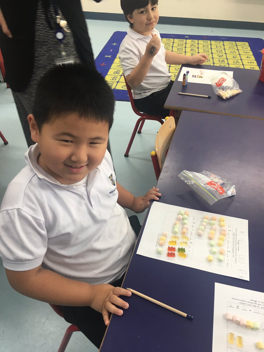 BCADyear1's tweet photo. Who knew multiplication could be so sweet! Practising multiplication by making sweet arrays #bcadyr1 #bcadcreativity https://t.co/PgojOZGx1q