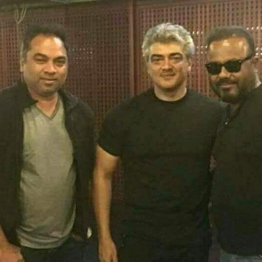 dearshakthi's tweet photo. #ThalaAjith & #Kalyan Master @ #Vivegam Spot |
Another #AalumaDoluma Mass On The Way 😎 #ThalaBirthday #VivegamSecondLook #VivegamTeaser https://t.co/xf1E9P9SUs