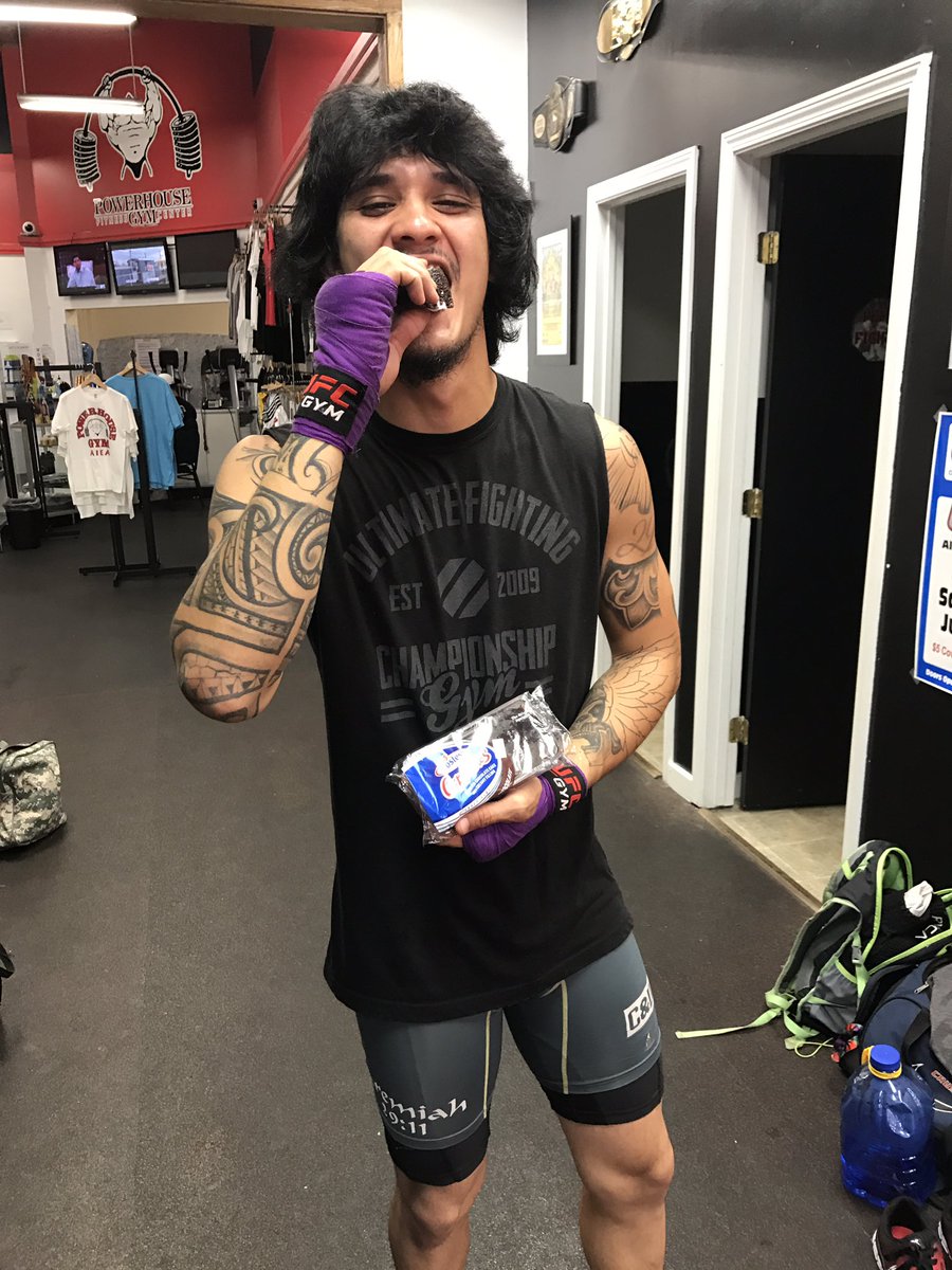 808TT's tweet photo. Off season diet @mtodd808 before practice!  😂😂😂#Hohos #808TopTeam @plopes808 @Briannejhun @theeimmortalJV https://t.co/430cypd80Z