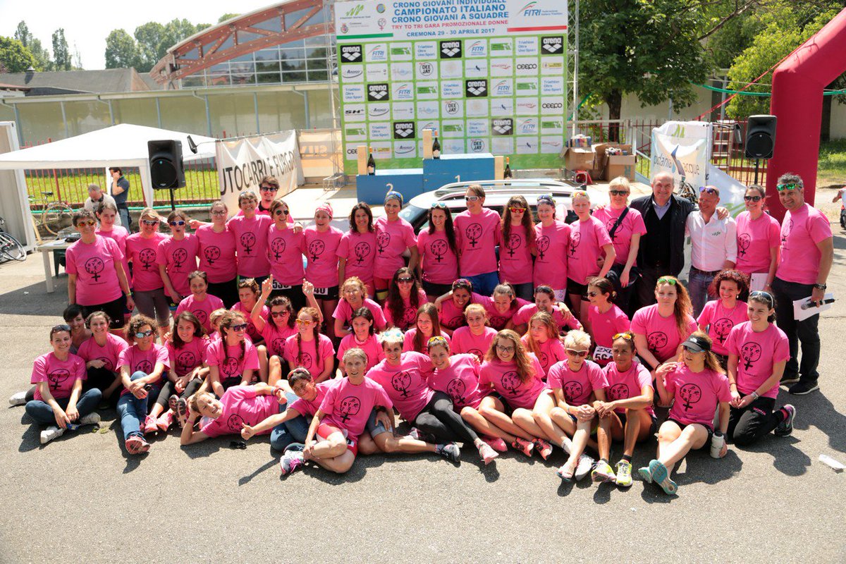 Triathleteita's tweet photo. #TrytoTRI, per guardare il mondo del #Triathlon con degli occhiali colorati di rosa #ComitatoDonne @federtriathlon https://t.co/KIGLzuZibx https://t.co/kwy5g3ysVt
