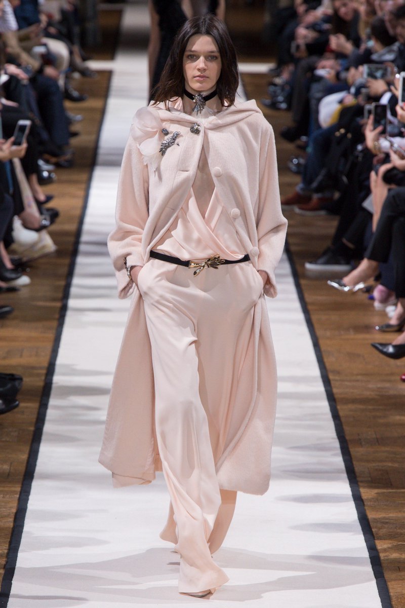 EStarProModels's tweet image. Lanvin Fall 2017 Ready-to-Wear Collection Photos - ... - estarproductions.com/lanvin-fall-20… #modeling #fashion #teen #bikini
EStarProductions.com