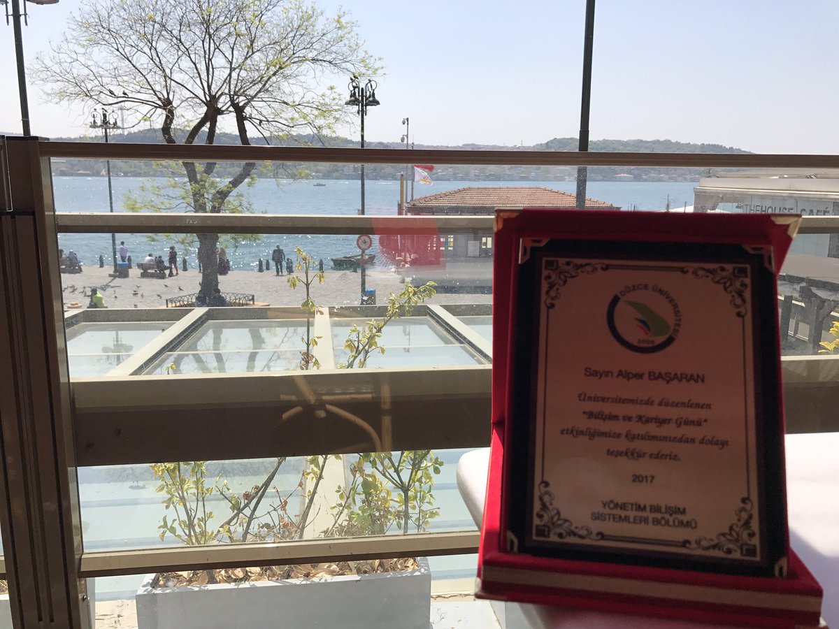 Hala eve gidemedim. Bahaneyle plaket boğaz gördü :) insanın CEO dostları olması güzel, haftaiçi brunch keyfi yaptık