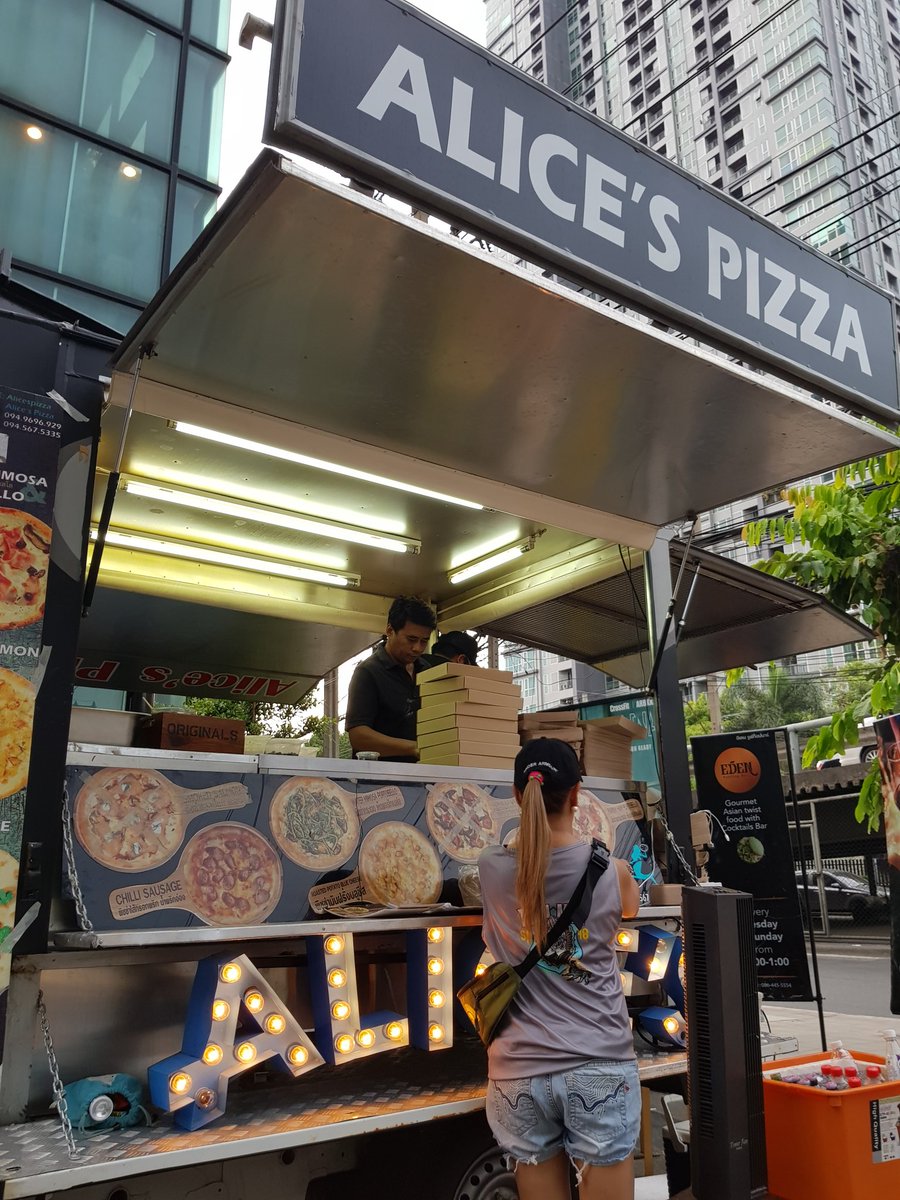 SNuttawat's tweet photo. พิซซ่ากระเฉด เห็ดพอร์โทเบลโล
แปลกแต่ฟินสุดๆ #alicespizza #thekross #petchburi #foodtruck
@aroii #kindaimod #foodporn #pizza
IG: foodie.oppa https://t.co/WxRjCLGCo3
