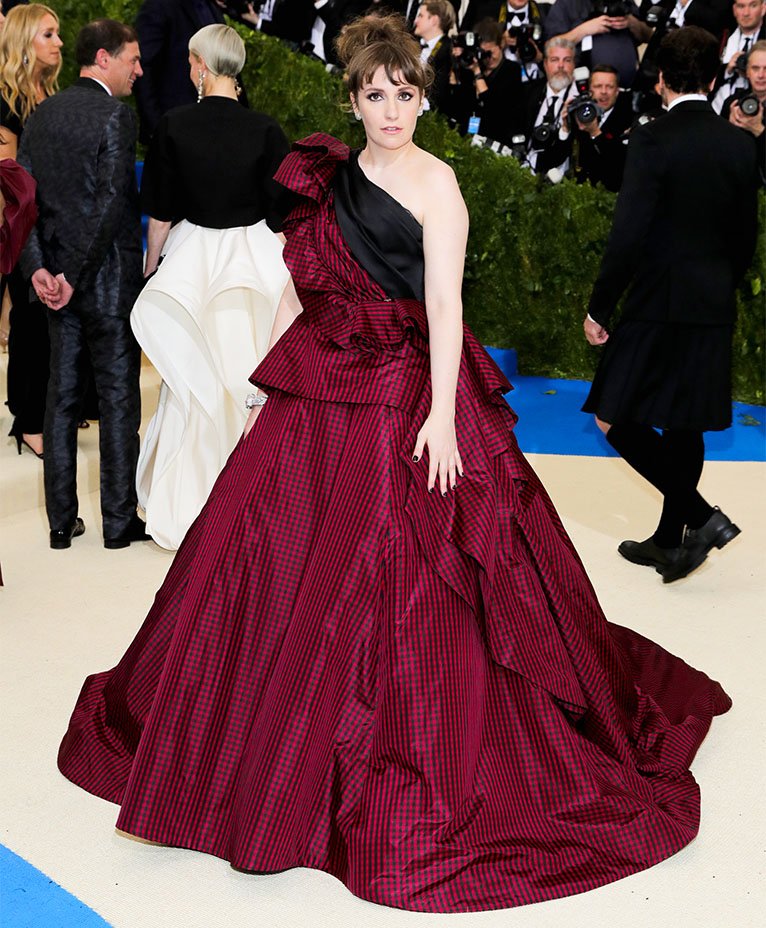 MeRadioSG's tweet photo. [NEWS] #LenaDunham was rushed to the emergency room after Met Gala. - https://t.co/xVhZXolbHI https://t.co/6UyFKwJcxi
