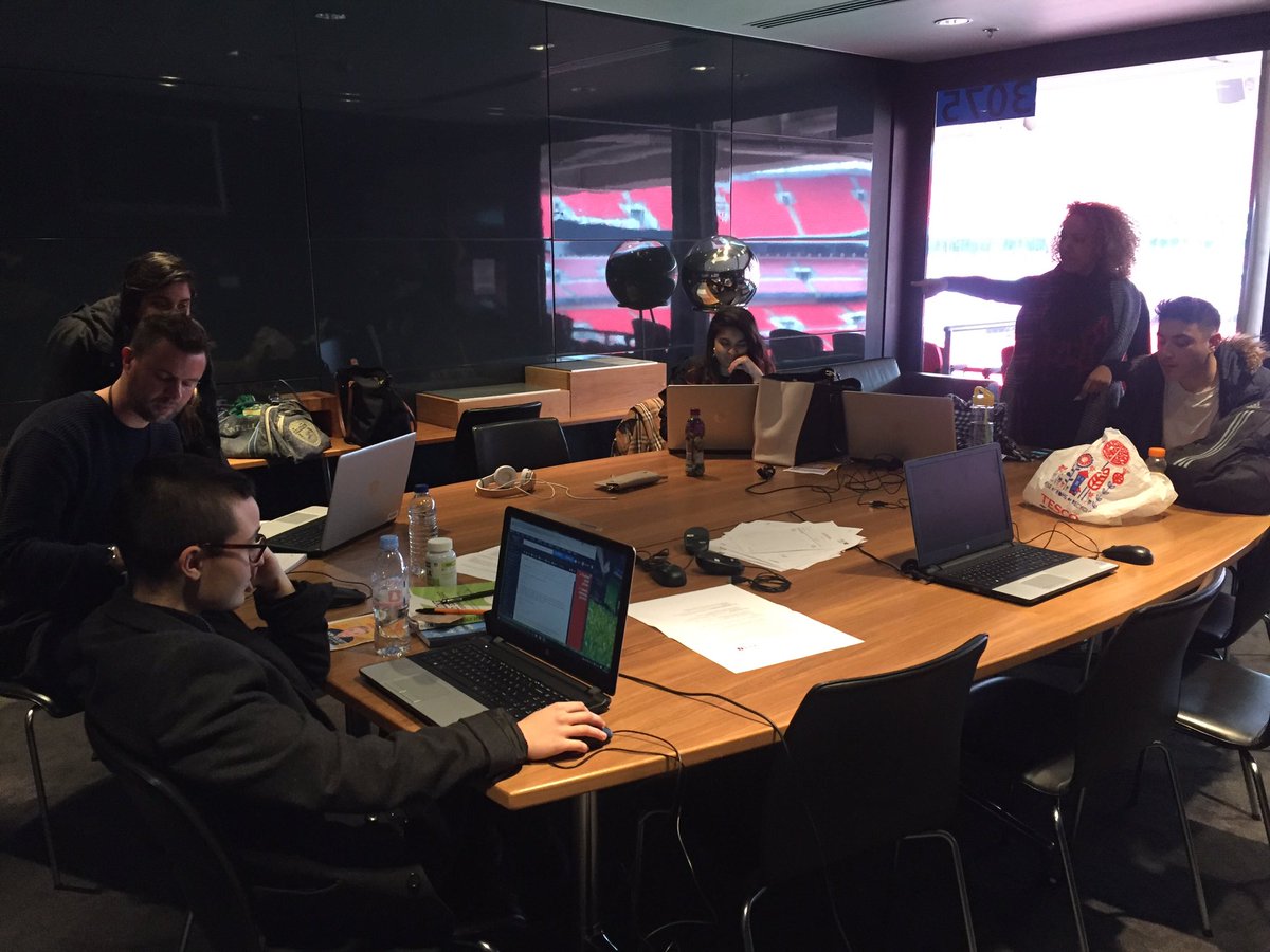 adelamuye's tweet photo. @brent_buzz hard at work after the announcement from #BuckinghamPalace #BREAKING https://t.co/r3xWXBRDk6