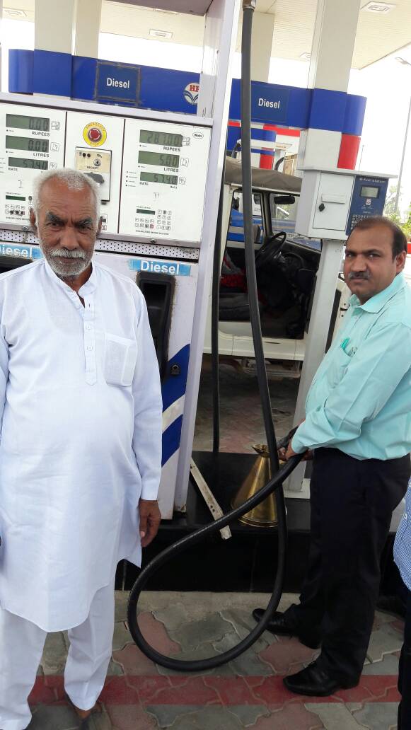 petro_planet's tweet photo. Q&amp;Q Drive at an outlet in M'garh Dist. Team of HPCL Officers and W&amp;M Officials carried out the Inspection. #OkReport
@HPCL @ManishTandon21 https://t.co/ItnE1PqsNG