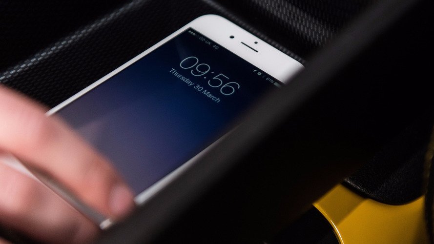 FrRecovery's tweet photo. #Nissan propose de bloquer le signal du smartphone au volant pour éviter les accidents 😳
https://t.co/tWWVP30Cre https://t.co/2DPz0hkzUH