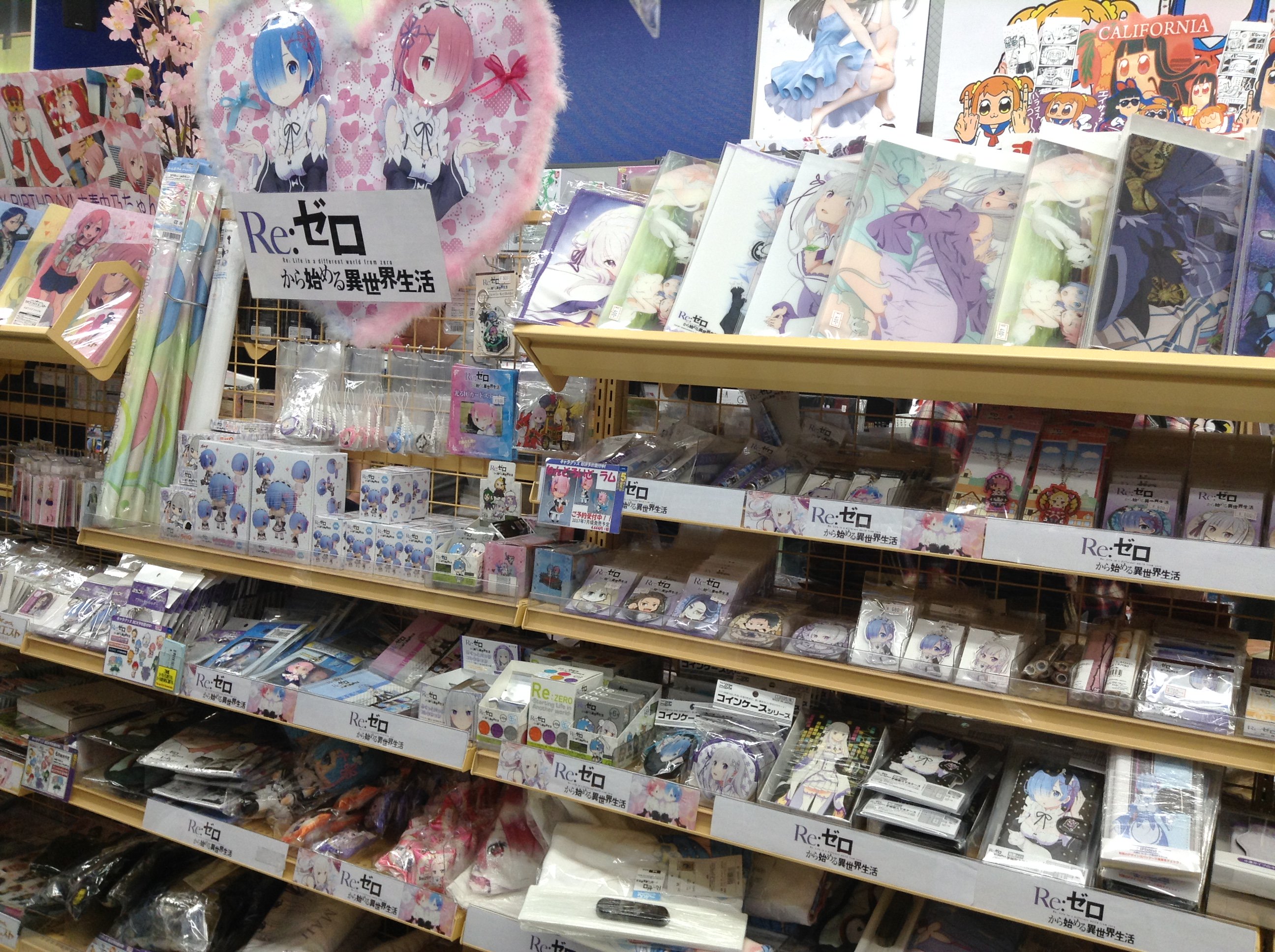 アニメイト秋葉原本館 5階b館 リゼログッズ買うならアニメイト秋葉原 とっても可愛いレムちゃんとラムちゃんがお出迎えしてくれるだおー T Co Oj7ppvfygz Twitter
