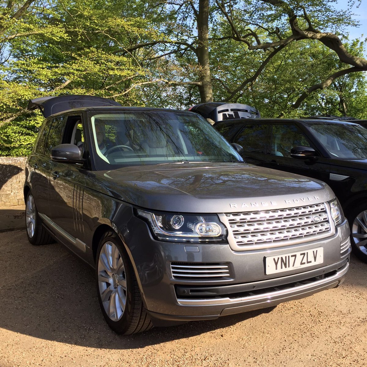 stratstoneuk's tweet photo. #LandRover #Nottingham are at @BelvoirCastle today – head over to @StratstoneLive for updates throughout the day >> https://t.co/v2BNRQWOM8 https://t.co/yLoyiUPDjO